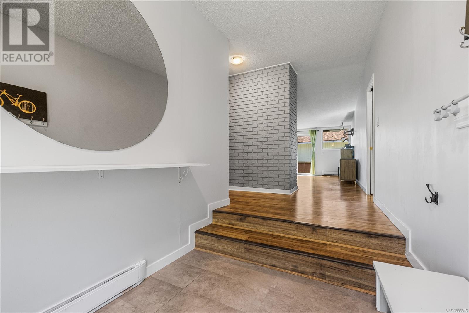 Property at 1956 Alder St S image 3