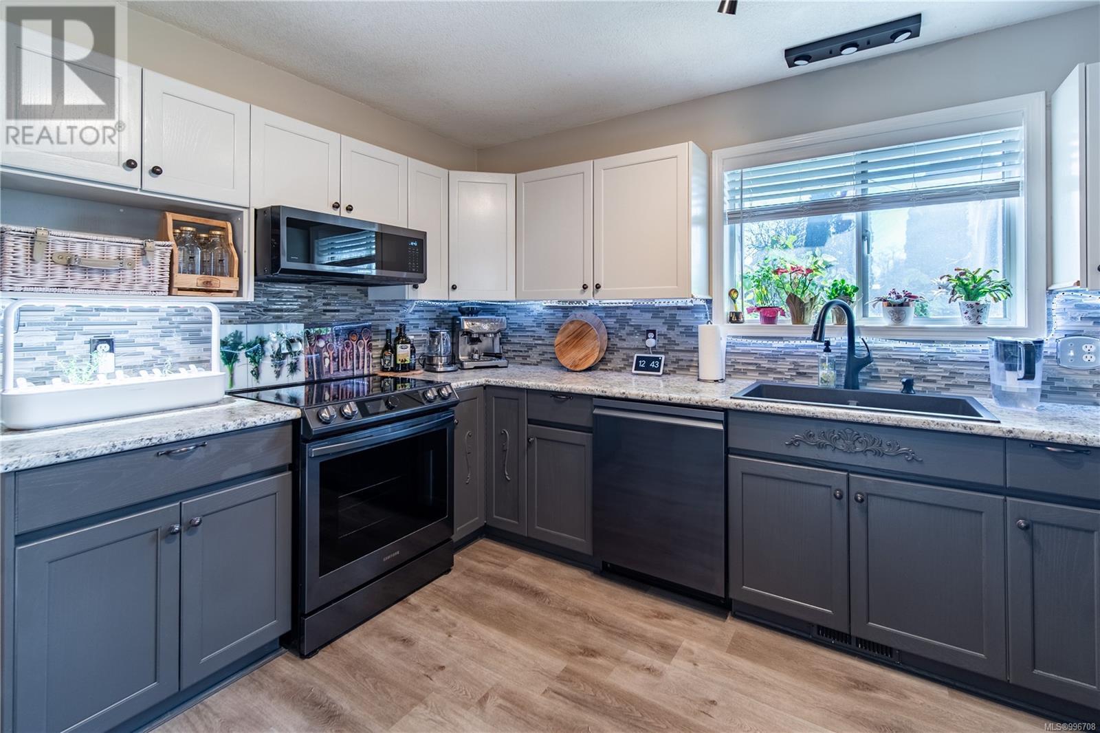 Property at 749 Marchmont Rd image 5