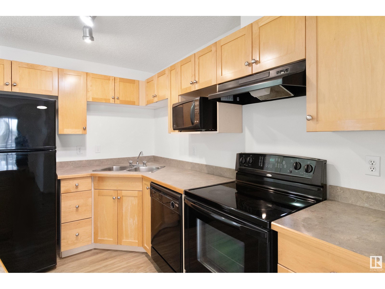 Property at #218 155 EDWARDS DR SW image 4