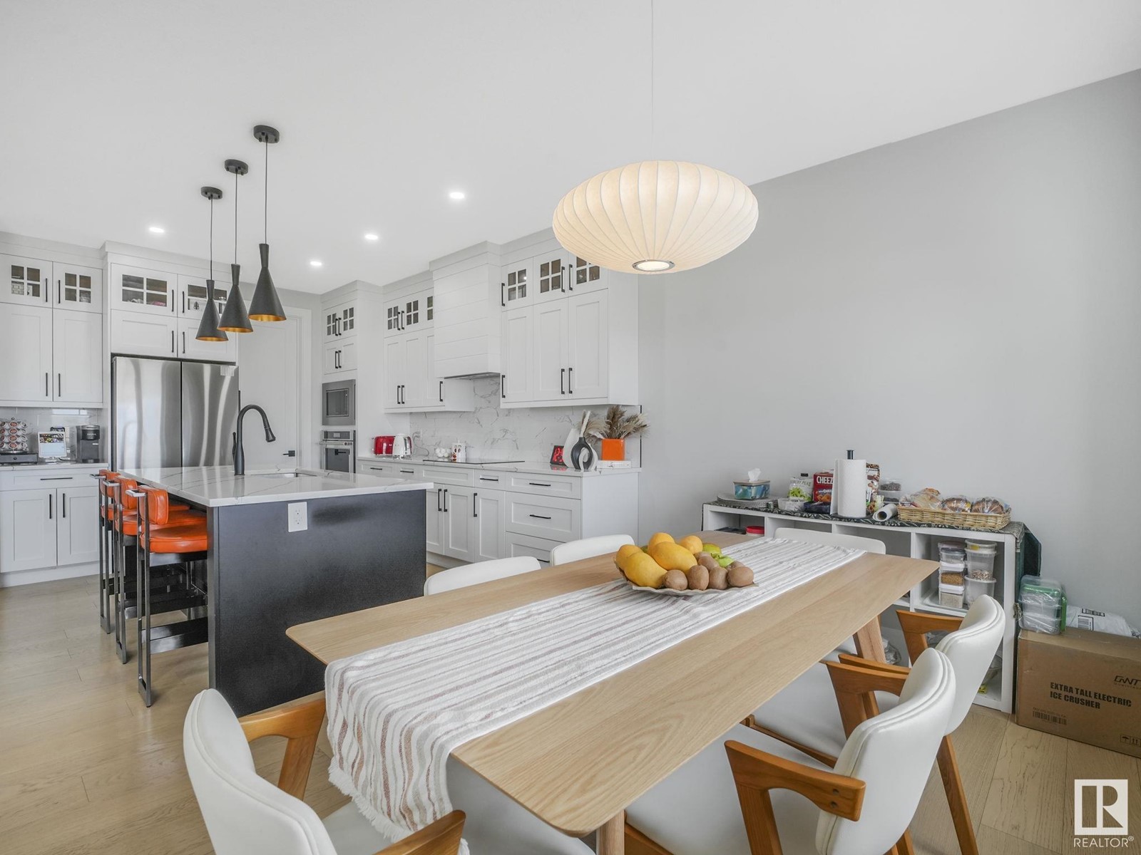 Property at 22208 82 AV NW image 3