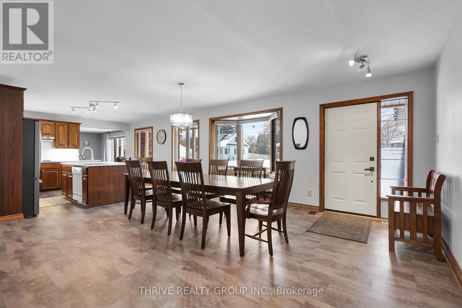 51 Queen Street, Strathroy Caradoc, Ontario  N7G 2H5 - Photo 6 - X12117644