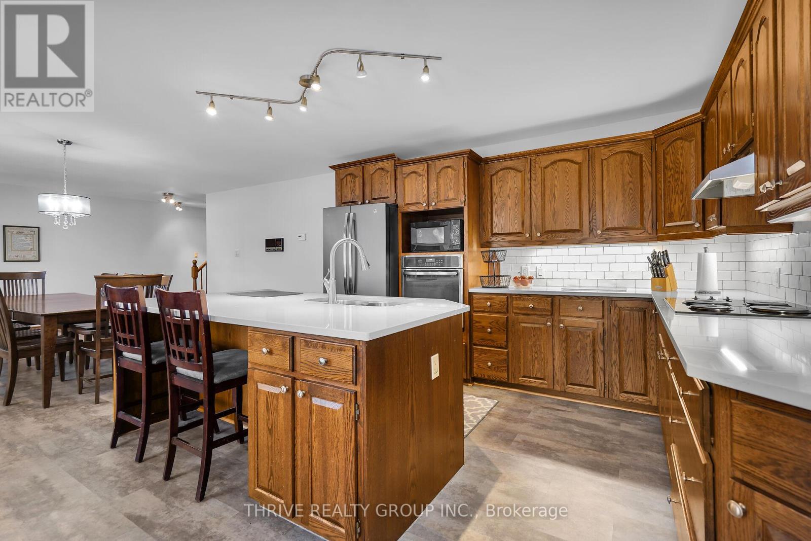 51 Queen Street, Strathroy Caradoc, Ontario  N7G 2H5 - Photo 9 - X12117644