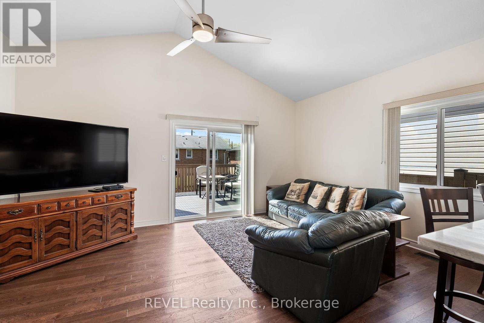 11 Berkshire Drive, St. Catharines, Ontario  L2M 0C2 - Photo 10 - X12113299