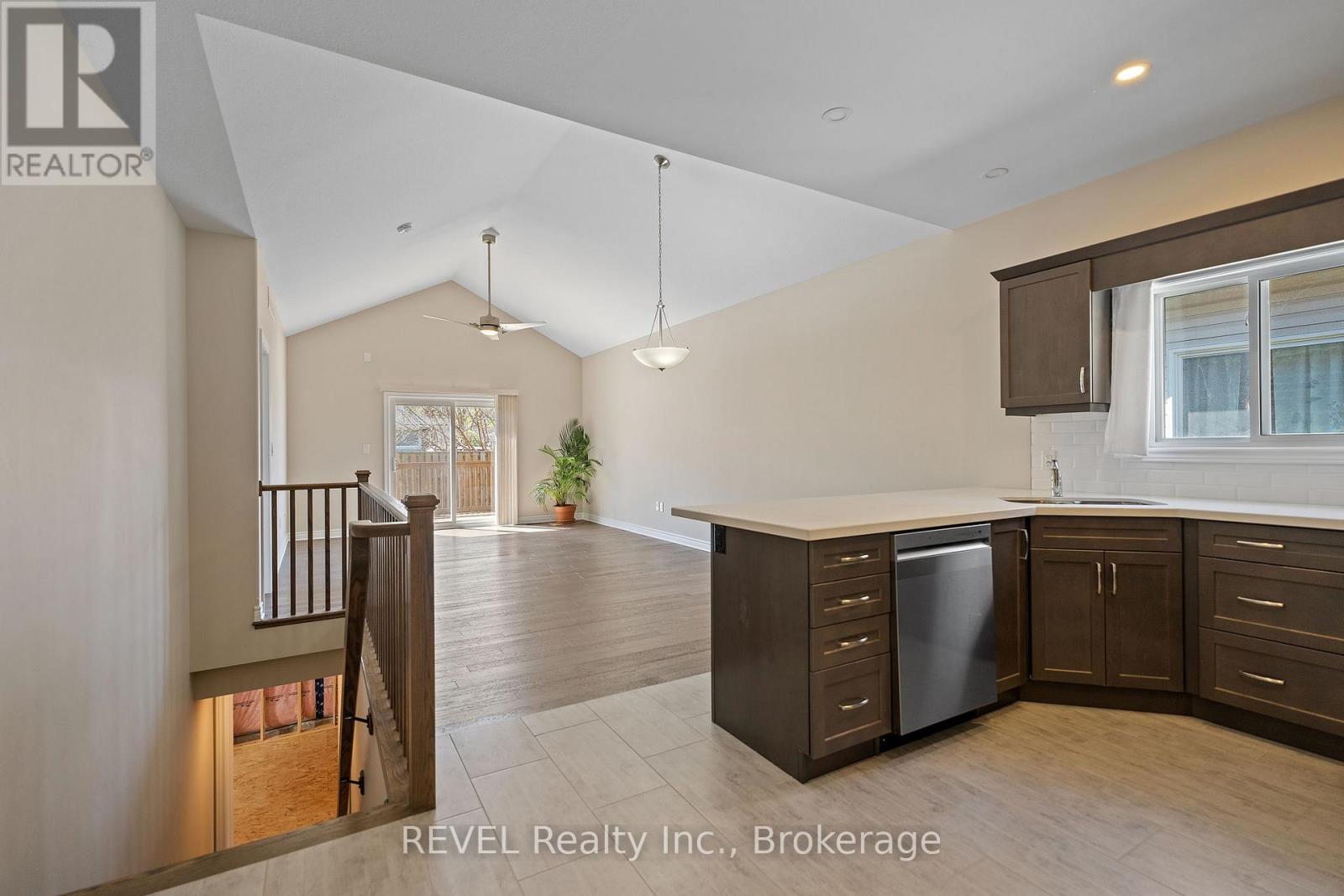 15 Berkshire Drive, St. Catharines (Carlton/bunting), Ontario  L2M 0C2 - Photo 10 - X12111826