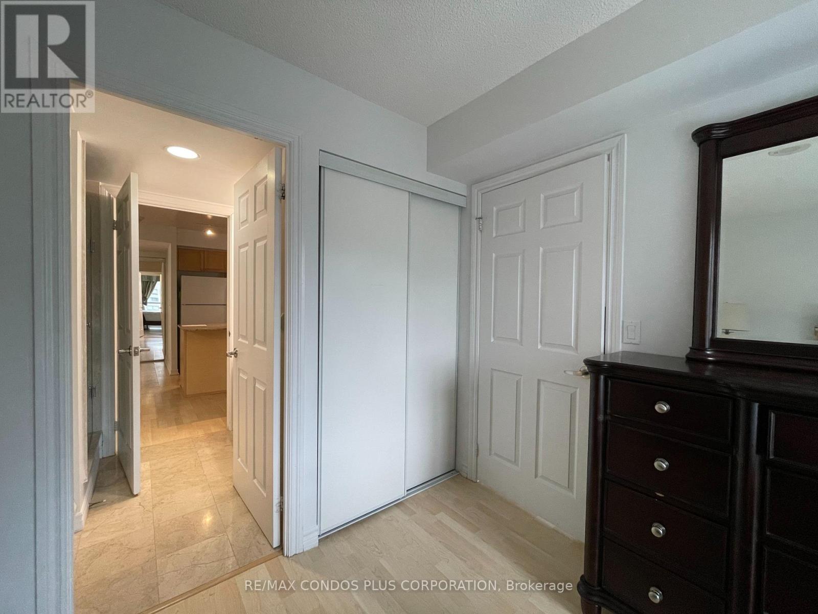 1402 - 761 Bay Street, Toronto, Ontario  M5G 2R2 - Photo 12 - C12117433
