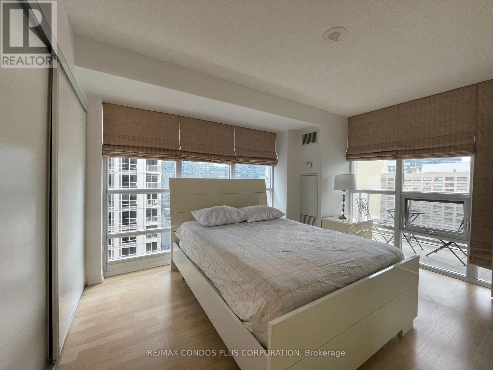 1402 - 761 Bay Street, Toronto, Ontario  M5G 2R2 - Photo 15 - C12117433