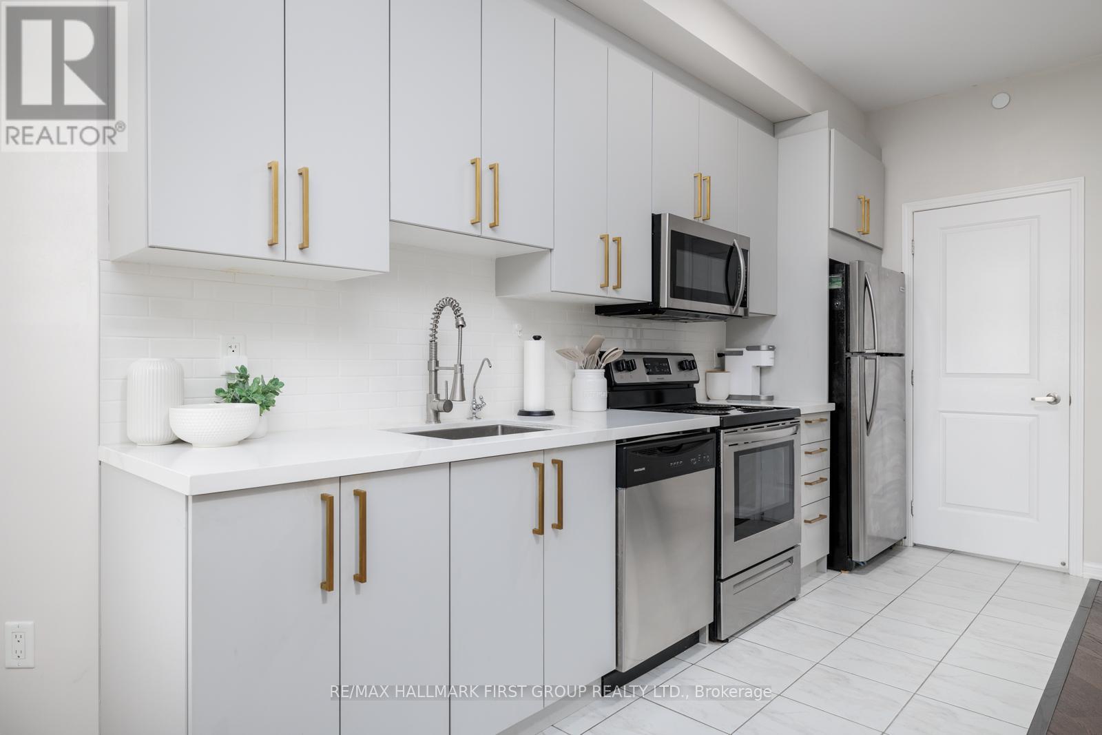 201 - 84 Aspen Springs Drive, Clarington, Ontario  L1C 0V3 - Photo 11 - E12117441