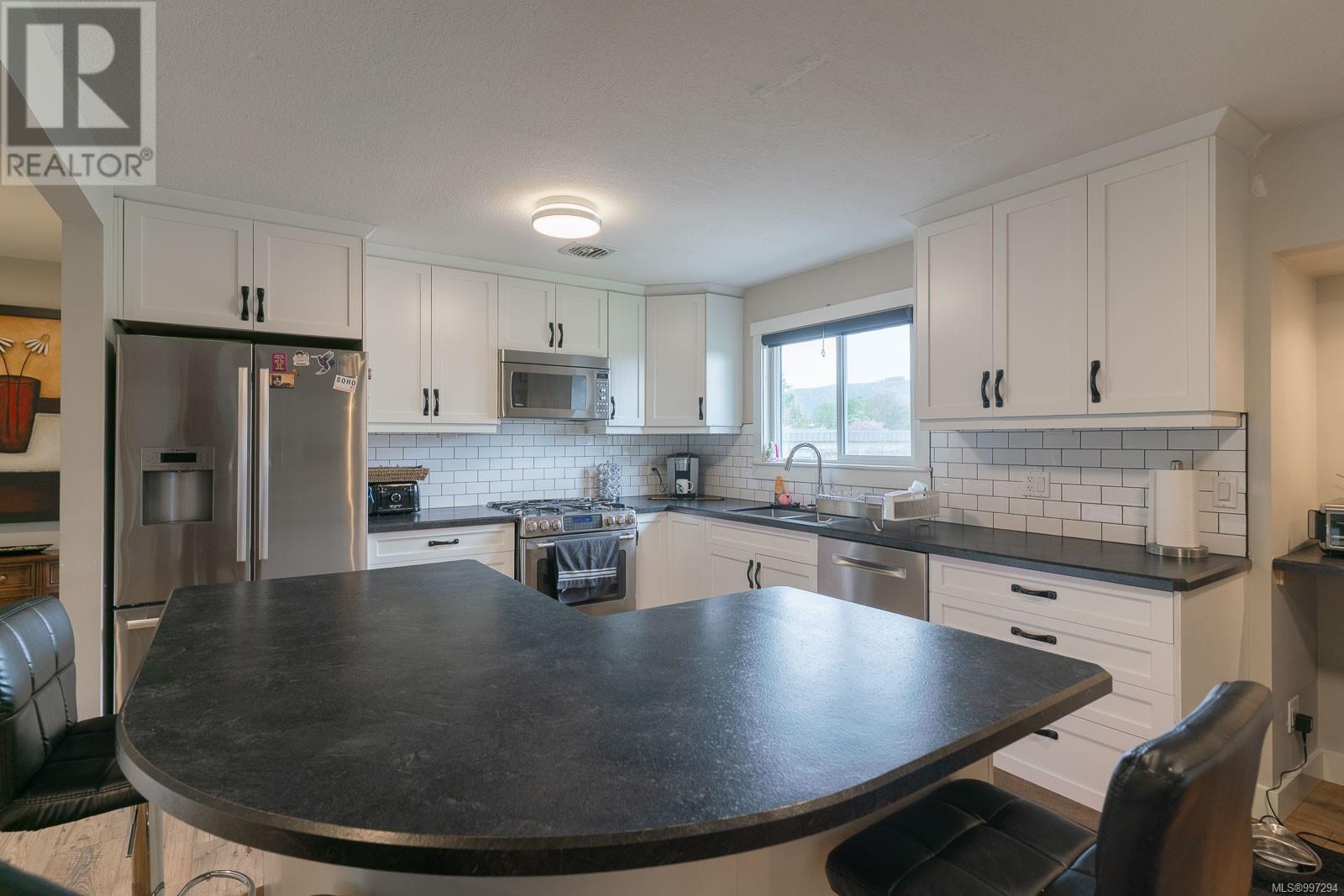 Property at 3055 9th Ave image 3