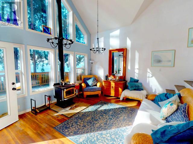 Property at 2902 ARBUTUS LANE image 4