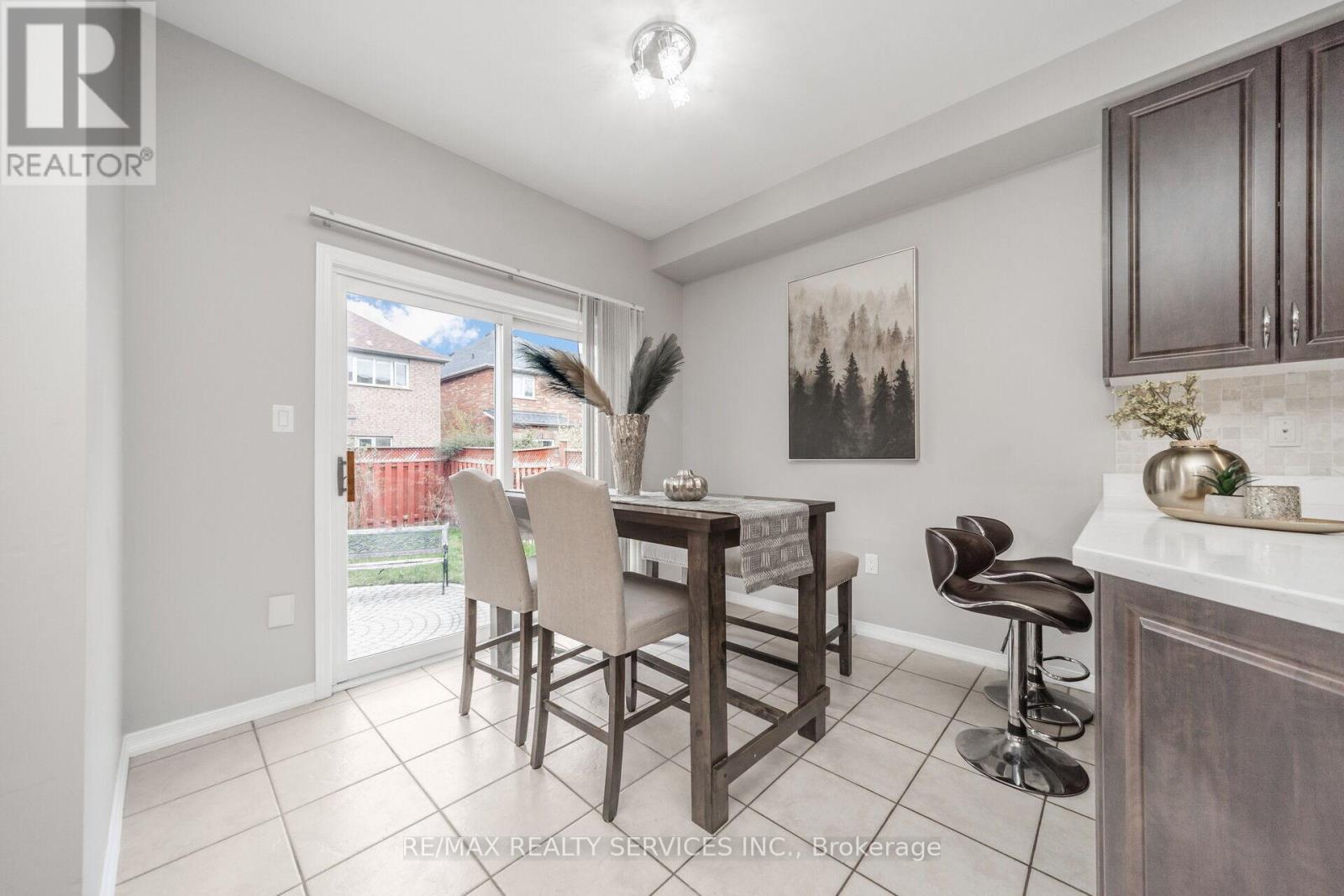 3023 Mcdowell Drive, Mississauga, Ontario  L5M 6J6 - Photo 14 - W12117453