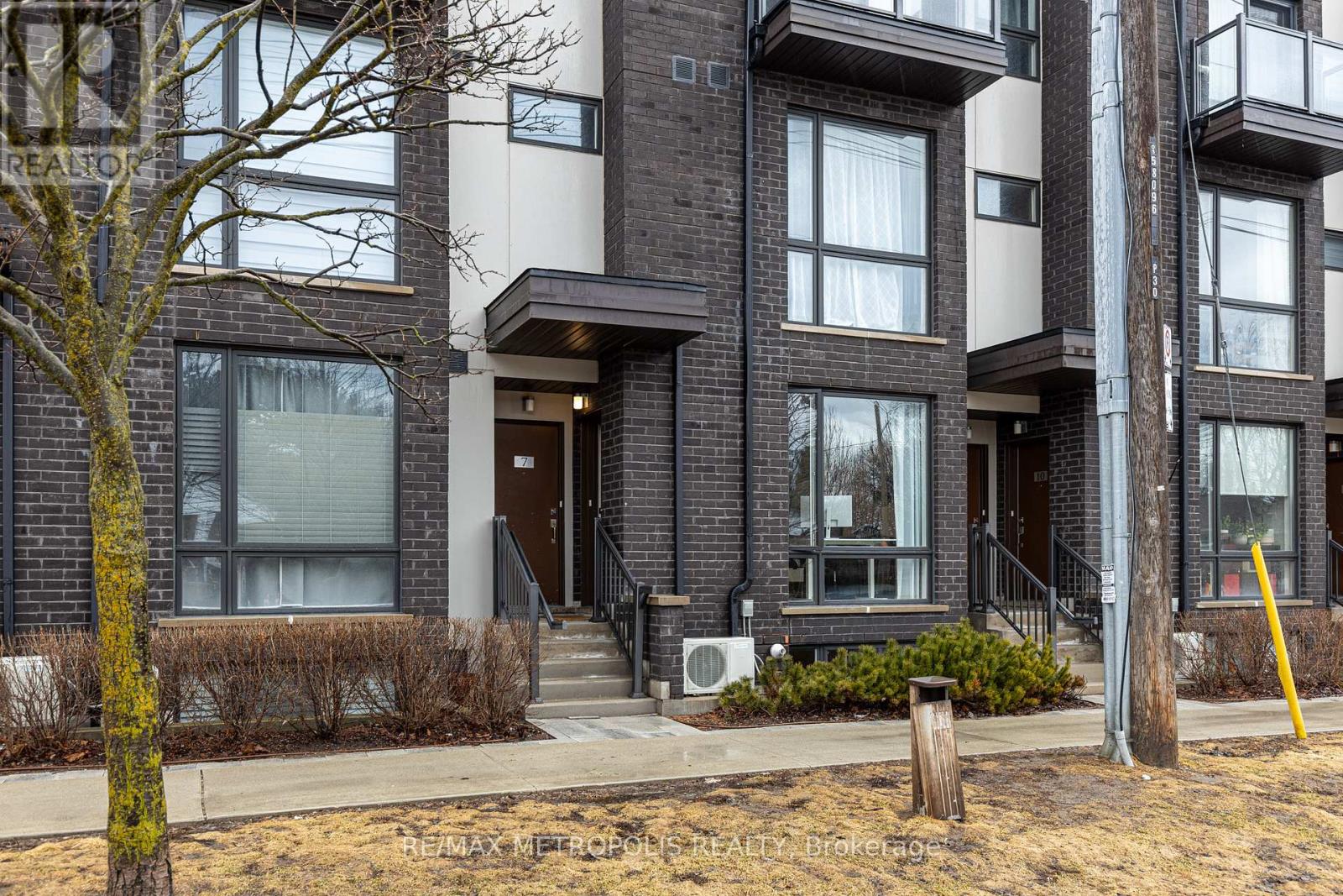 Property at 8 - 24 FIELDWAY ROAD image 4