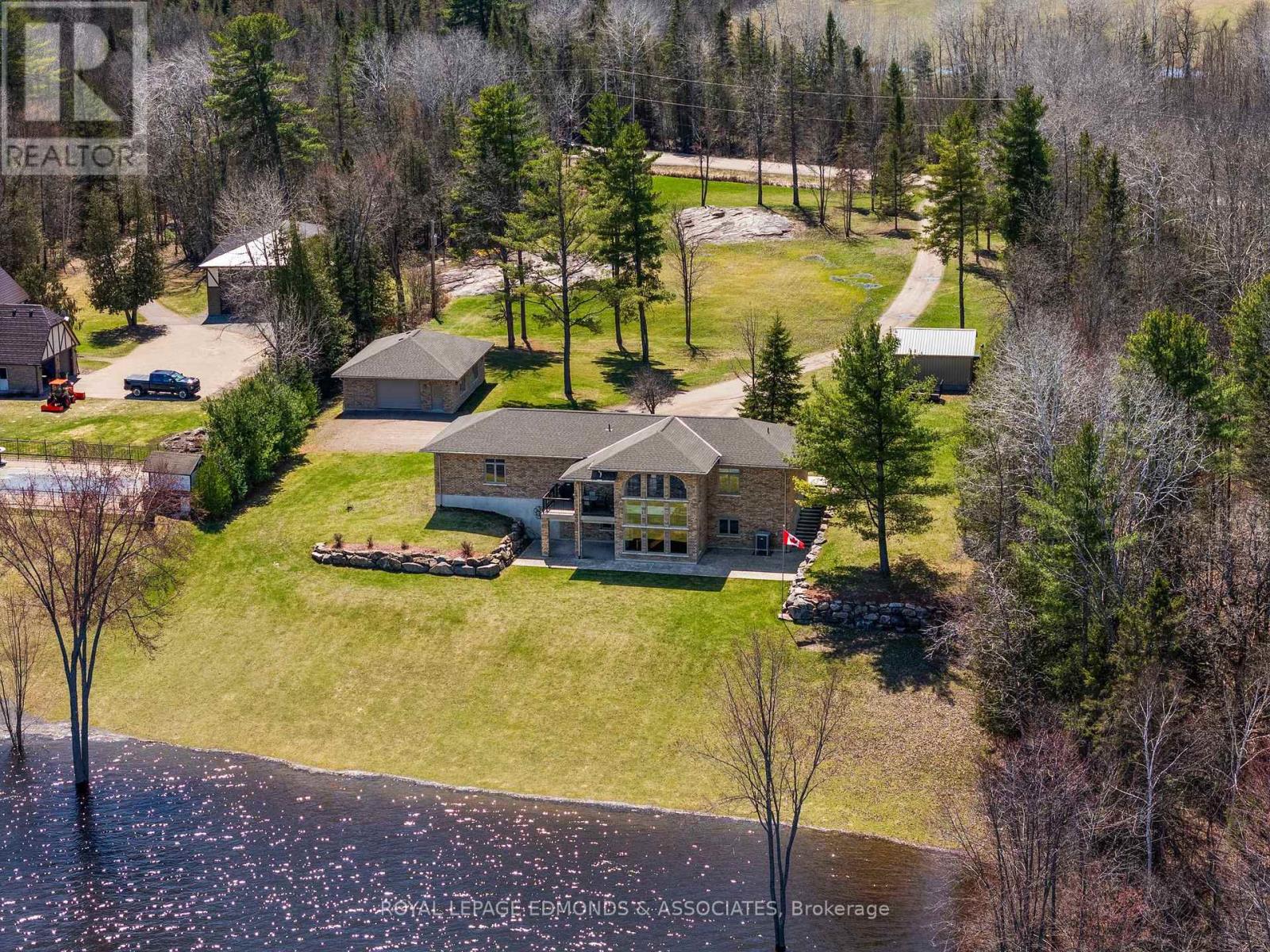 393 Hazley Bay Drive, Laurentian Valley, Ontario  K8A 6W2 - Photo 3 - X12117784