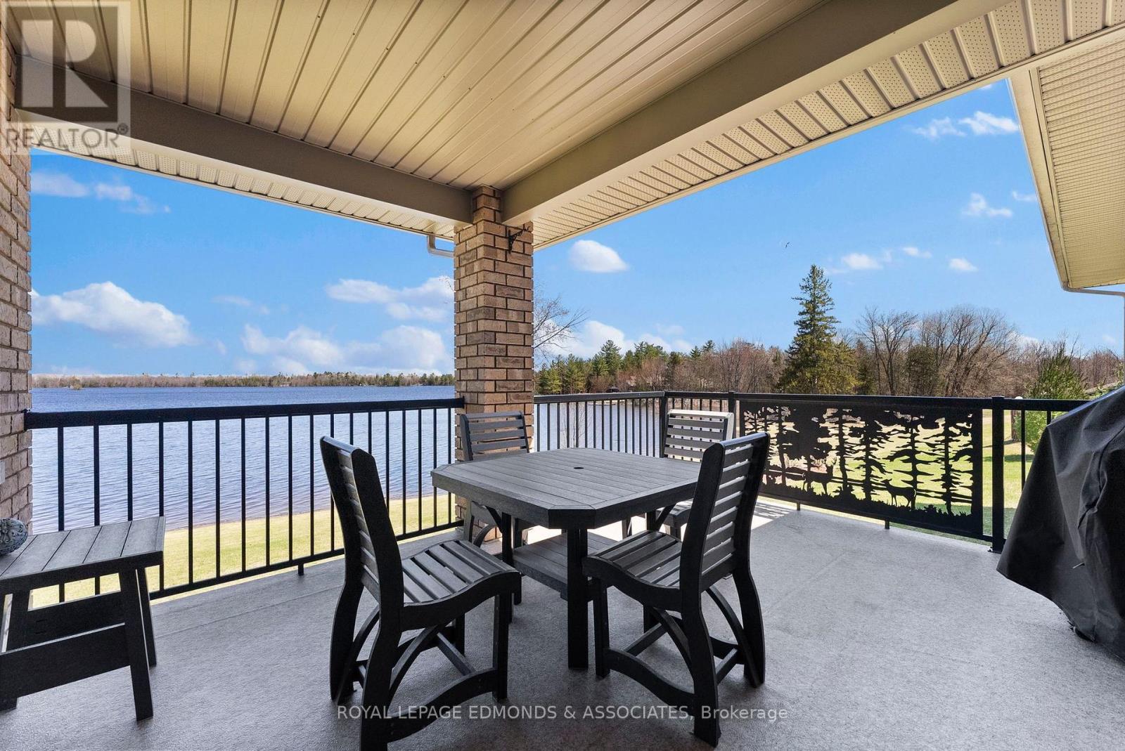 393 Hazley Bay Drive, Laurentian Valley, Ontario  K8A 6W2 - Photo 36 - X12117784