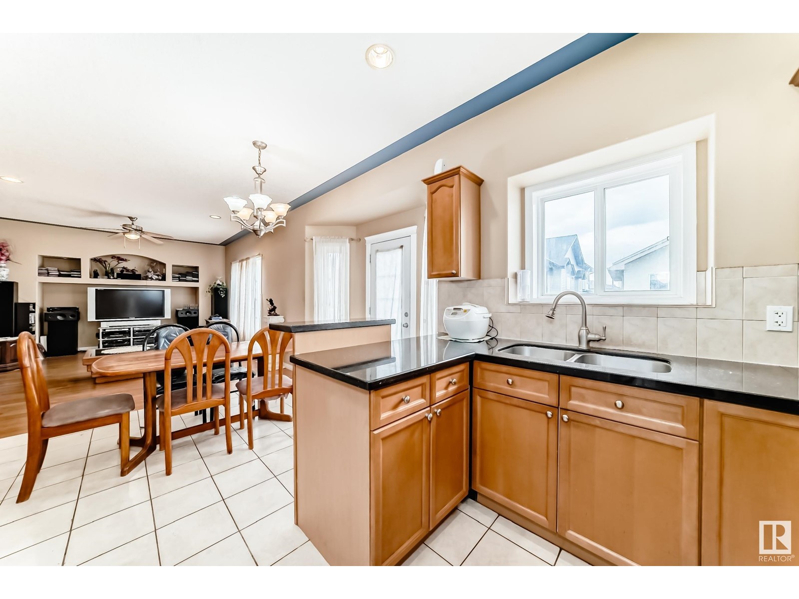 6051 165 Av Nw, Edmonton, Alberta  T5Y 0A8 - Photo 8 - E4433791
