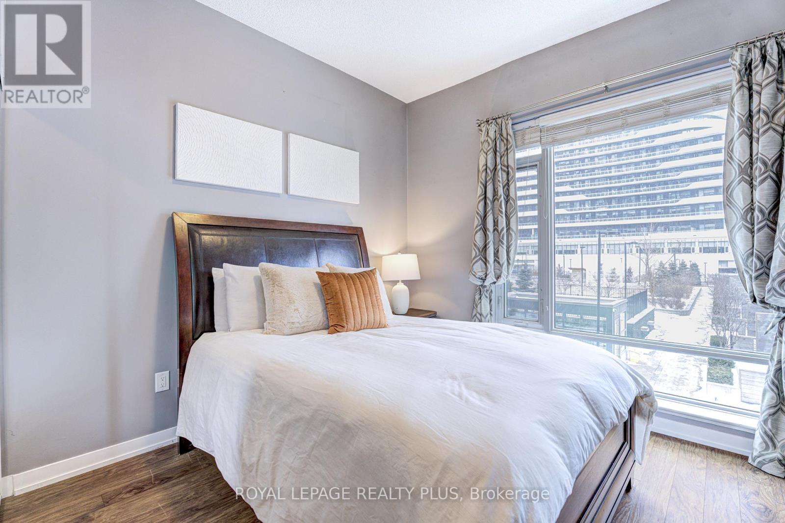 Property at TH-105 - 2560 EGLINTON AVENUE W image 2
