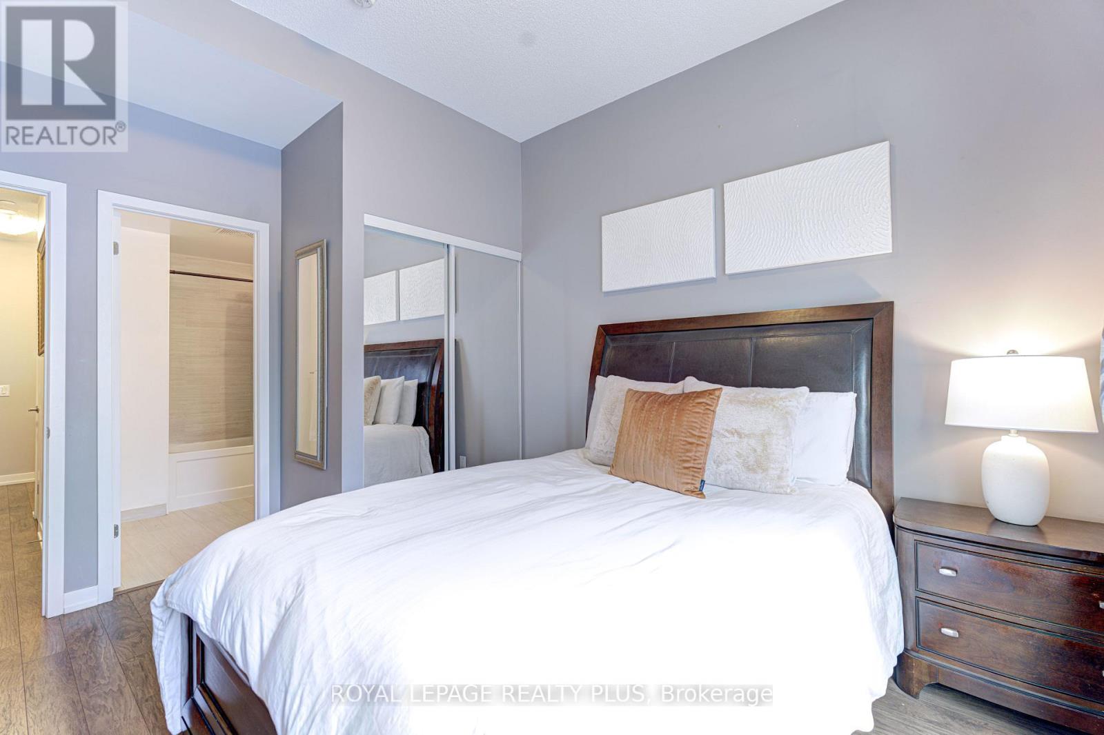 Property at TH-105 - 2560 EGLINTON AVENUE W image 4