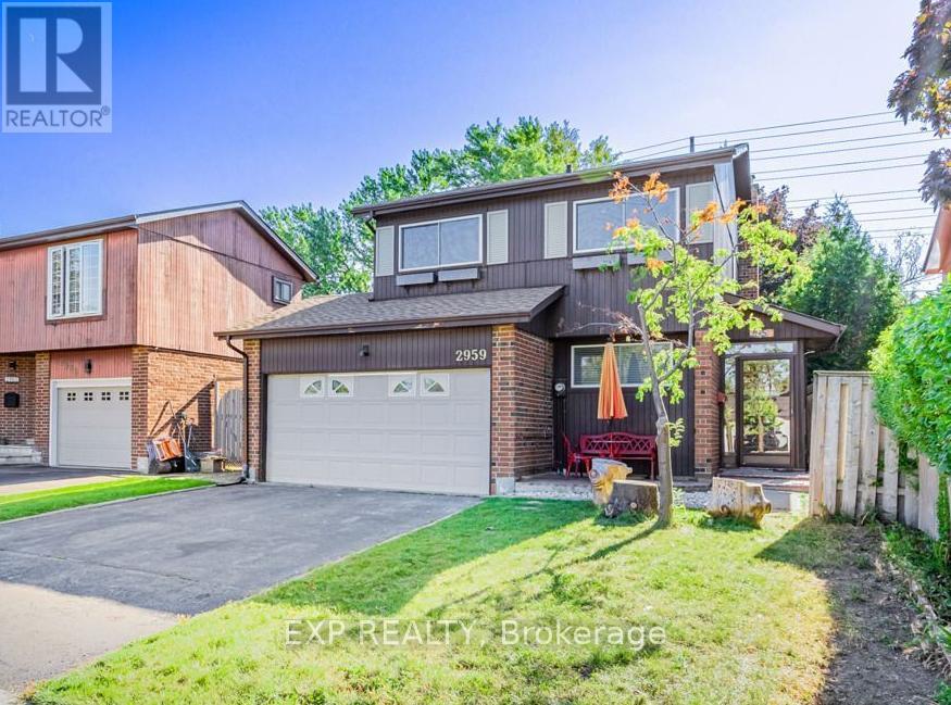 2959 Saint Malo Circle, Mississauga, Ontario  L5N 1S8 - Photo 2 - W12036310