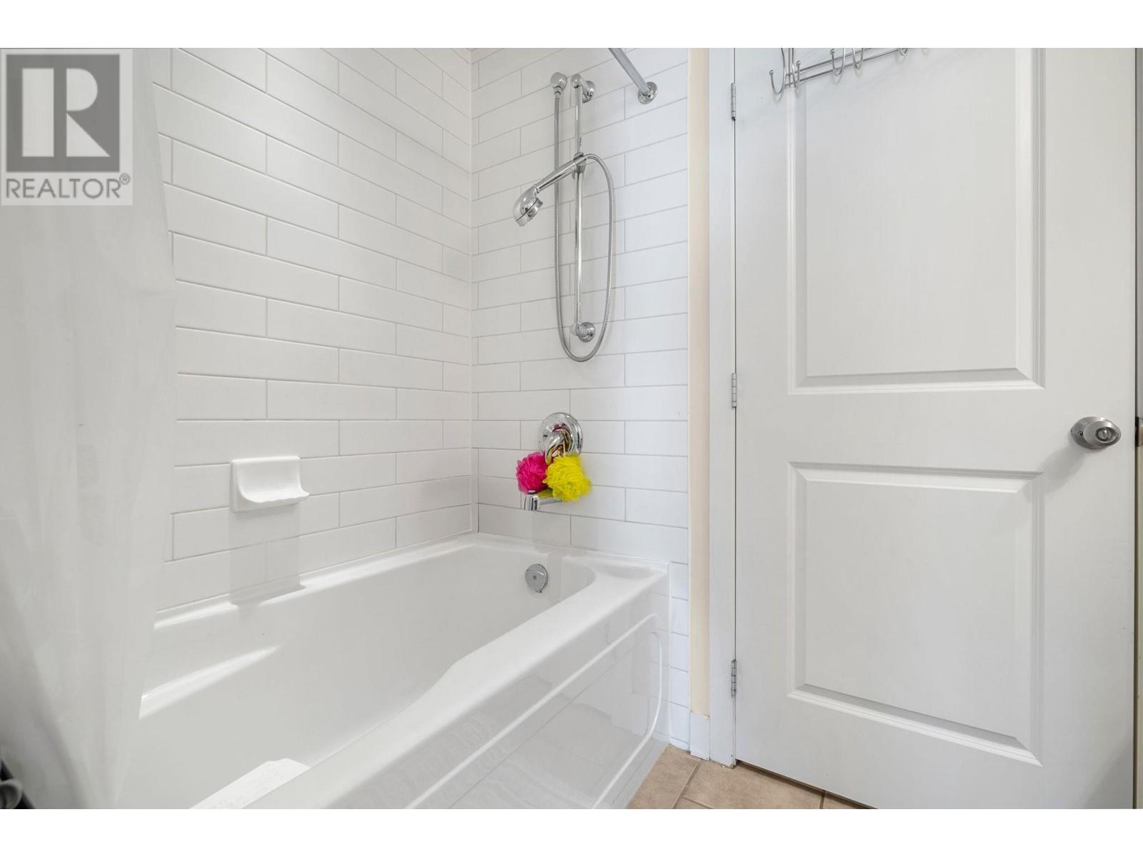 1990 Upper Sundance Drive Unit# 3215, West Kelowna, BC V4T3E7