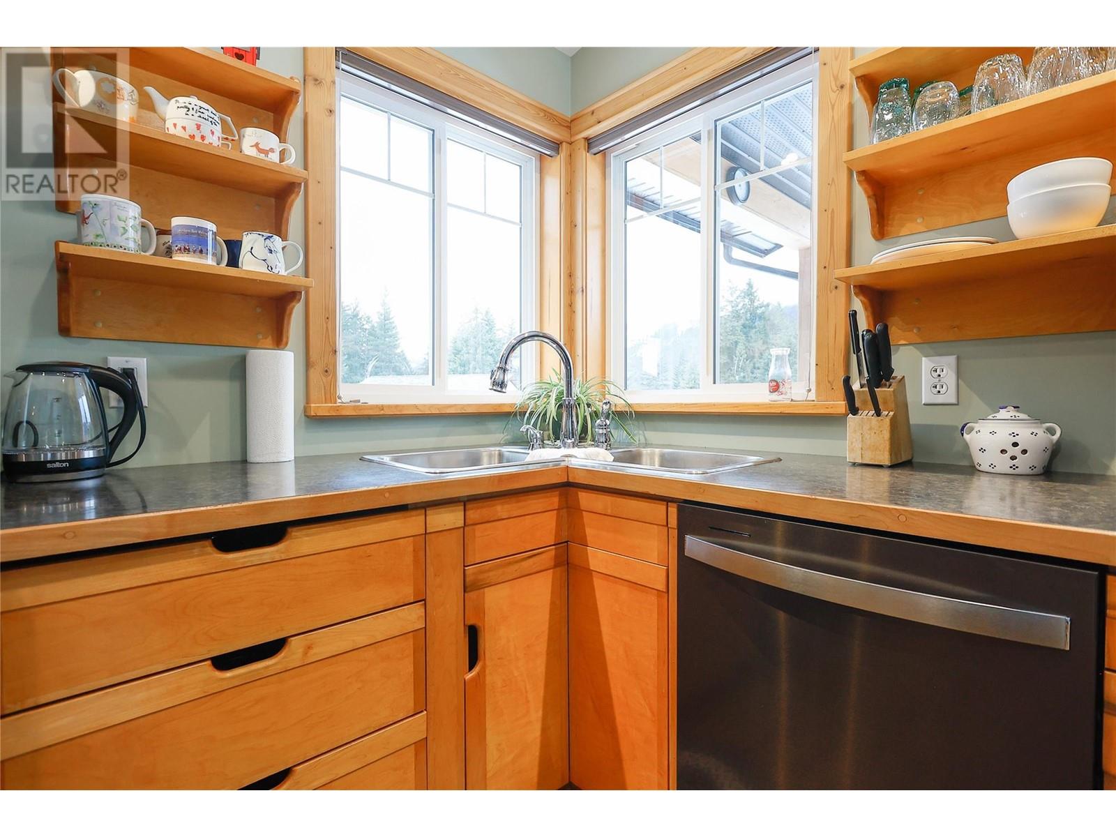 784 Lewis Road, Harrop, British Columbia  V1L 6P7 - Photo 13 - 10333383