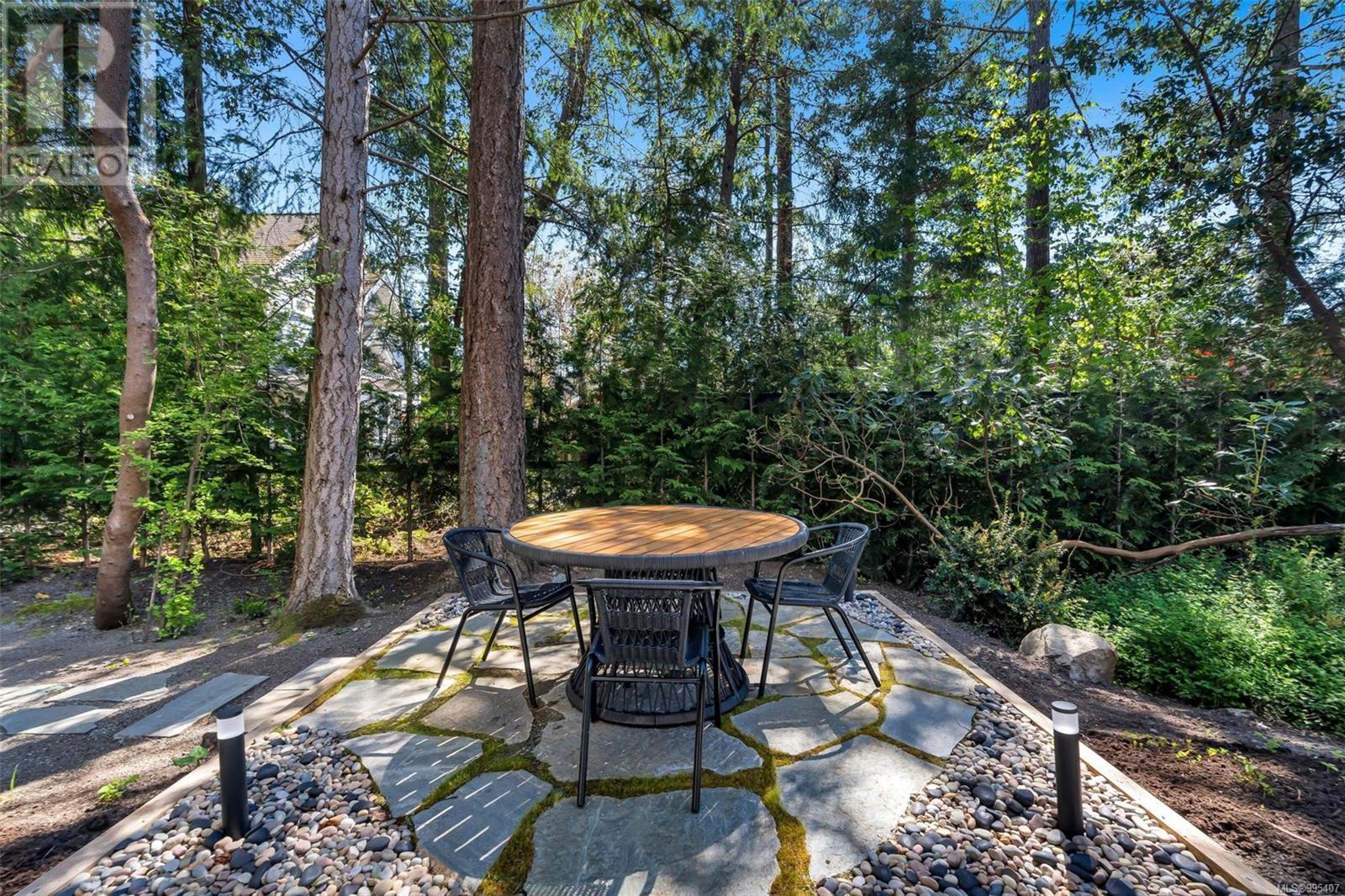 2582 Sherwood Lane, Saanich, British Columbia  V8N 1W2 - Photo 51 - 995407