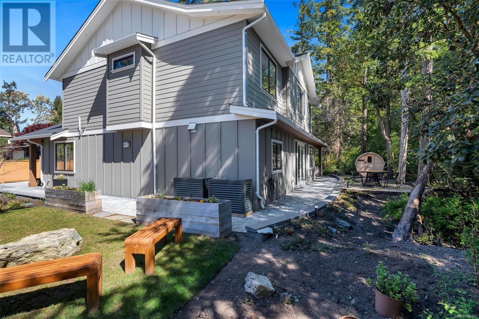 2582 Sherwood Lane, Saanich, British Columbia  V8N 1W2 - Photo 73 - 995407