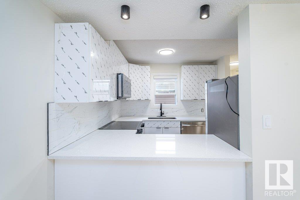 10449 24 Av Nw, Edmonton, Alberta  T6J 4S2 - Photo 11 - E4433797