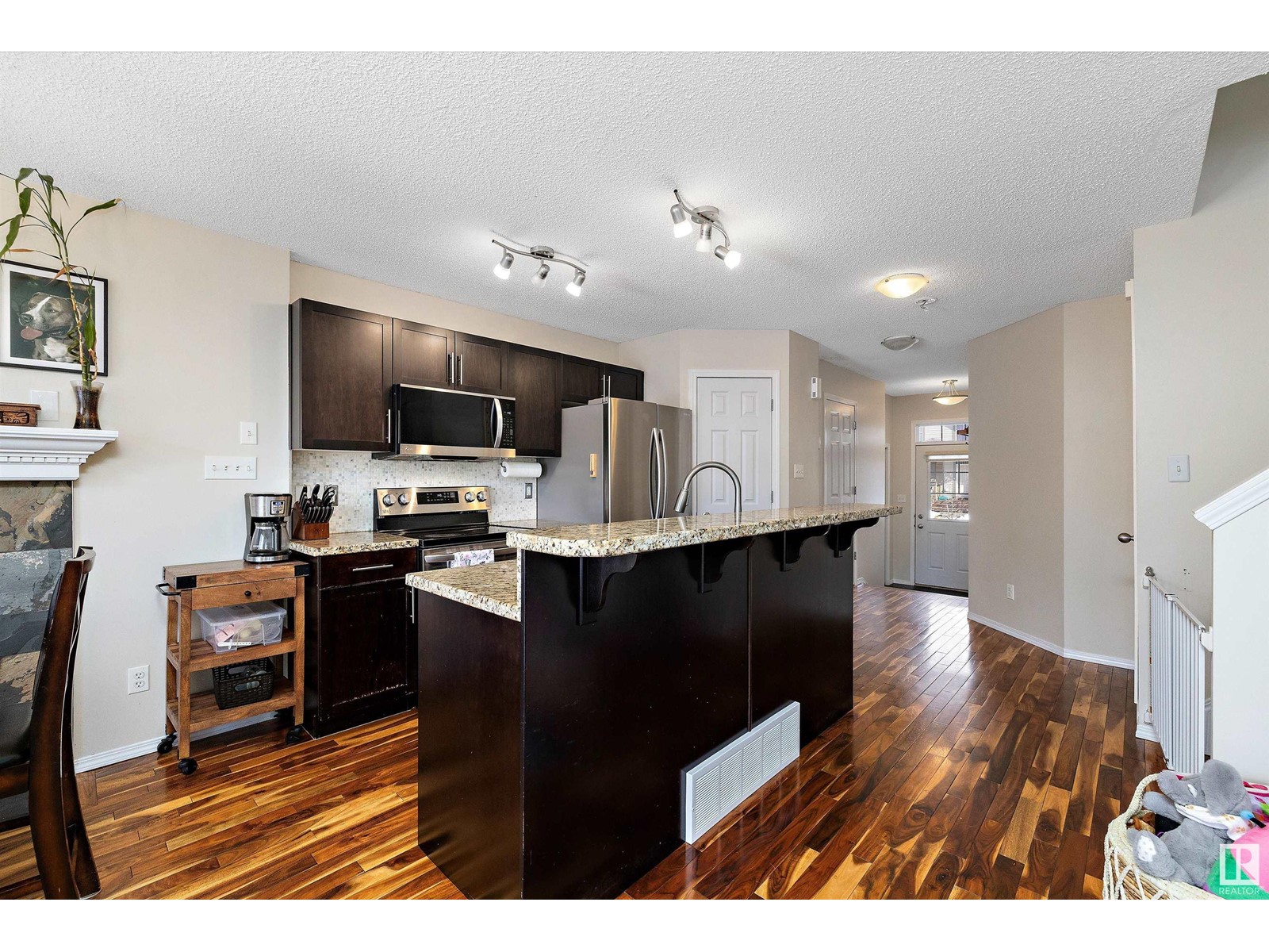 Property at 6014 214 ST NW image 4