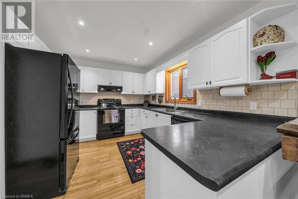 Property at 38 GRAND RIVER Street S image 5