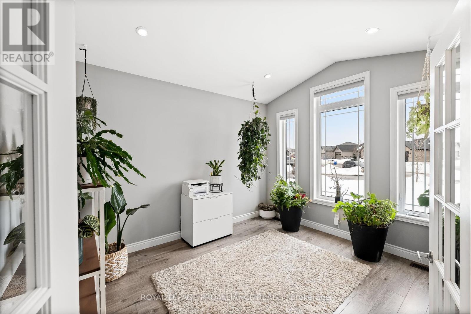 74 Deacon Place, Belleville, Ontario  K8P 5G4 - Photo 8 - X12108207