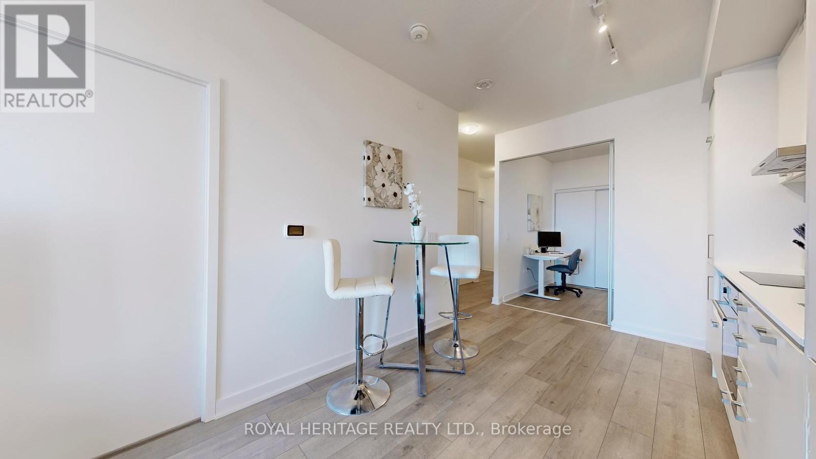 819 - 10 Honeycrisp Crescent, Vaughan, Ontario  L4K 0M7 - Photo 16 - N12080019