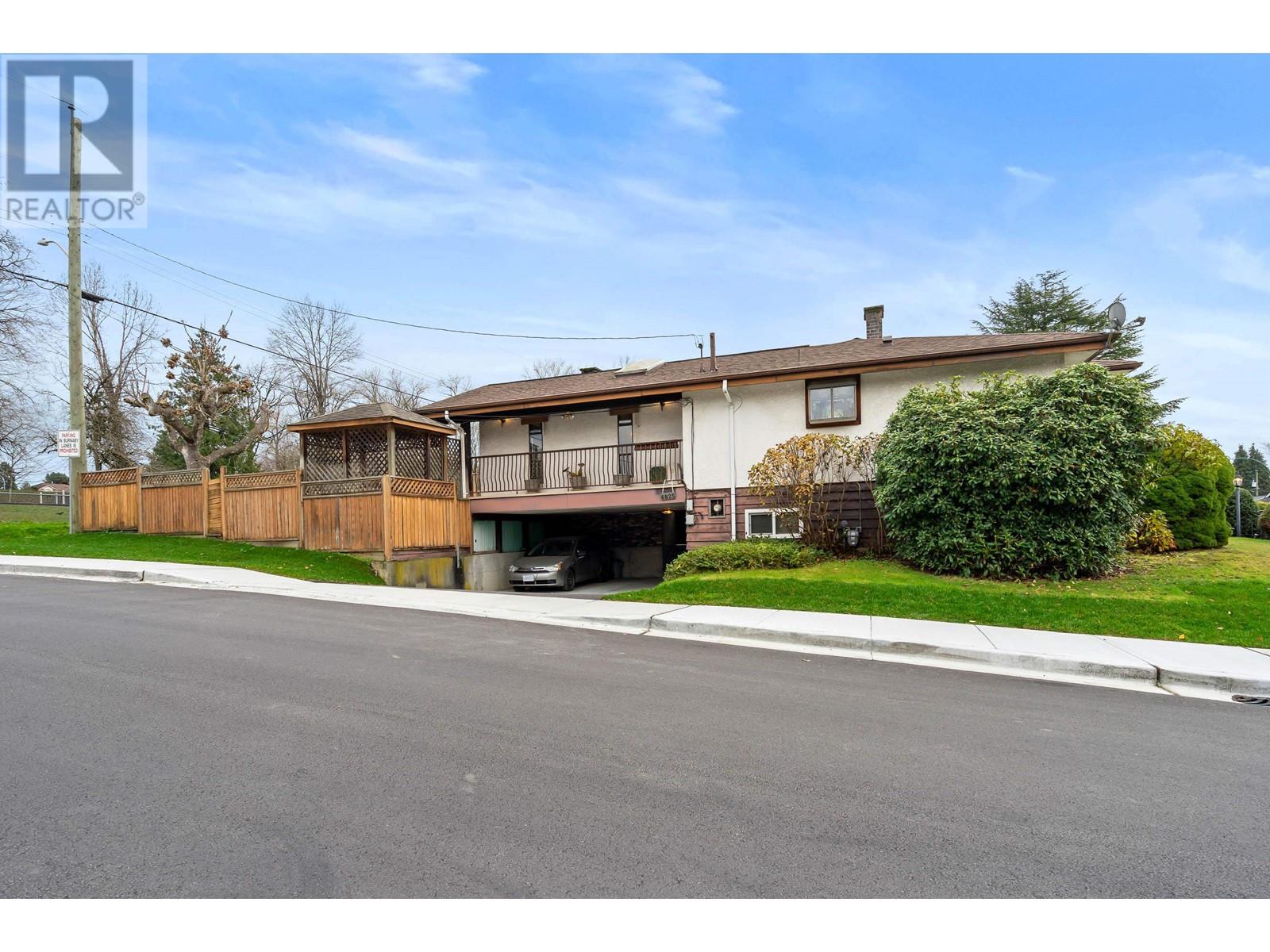 6825 Hycrest Drive, Burnaby, British Columbia  V5B 2X3 - Photo 3 - R2996008
