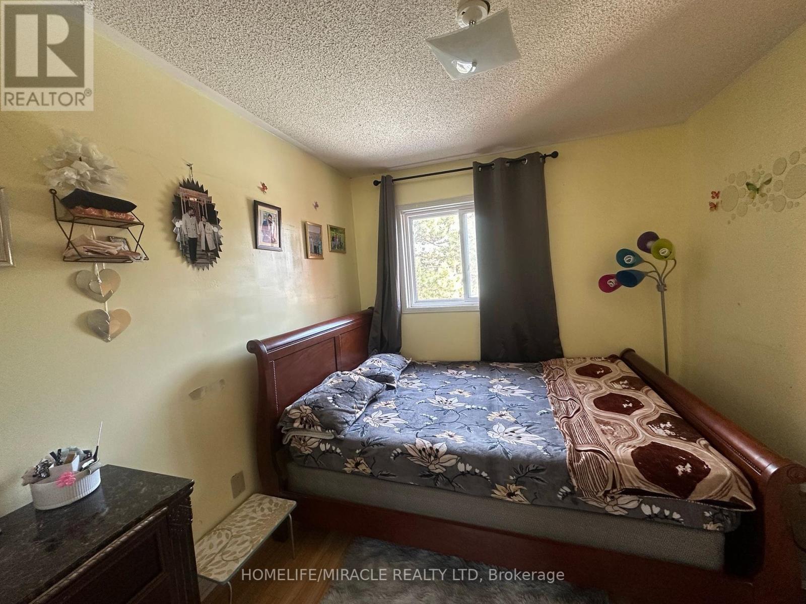 136 Prairie Rose Circle, Brampton, Ontario  L6R 1R5 - Photo 8 - W12003337