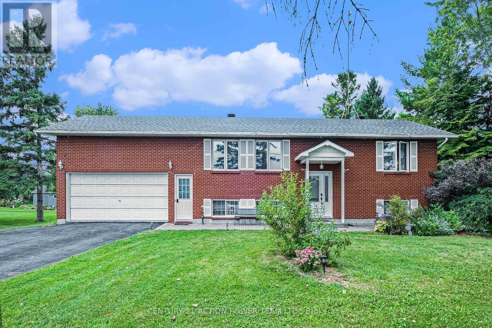 13065 Riverside Drive, South Dundas, Ontario  L3B 5N6 - Photo 1 - X12117961