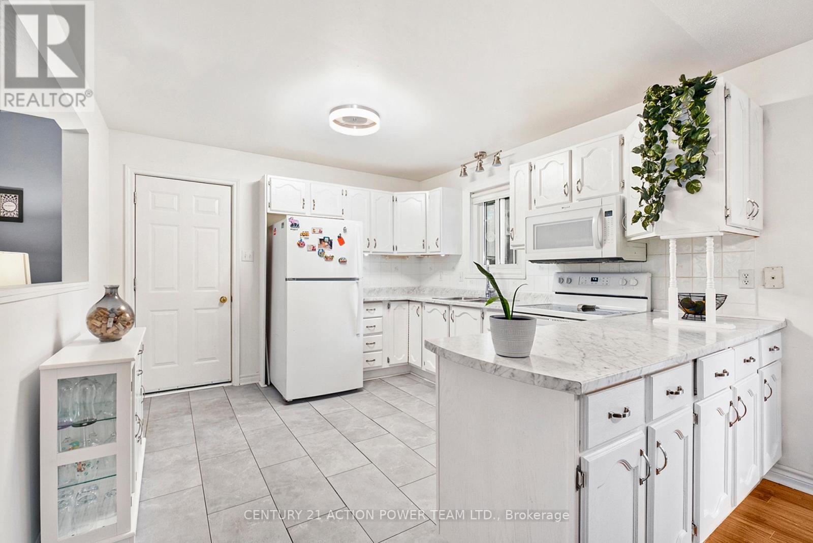 13065 Riverside Drive, South Dundas, Ontario  L3B 5N6 - Photo 5 - X12117961