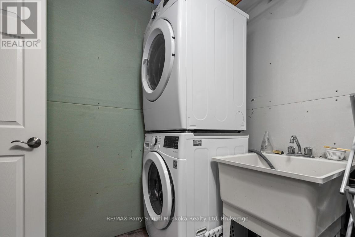 52 Meadows Avenue, Tay, Ontario  L0K 2C0 - Photo 31 - S12117862