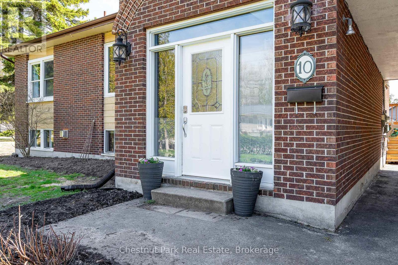 Property at 10 WATER STREET image 3