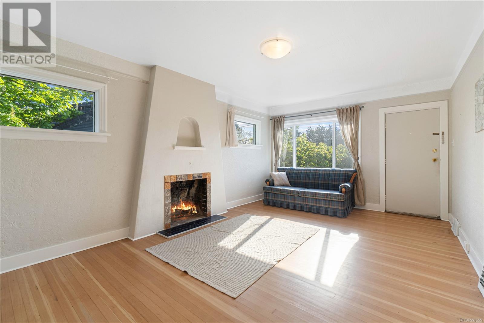 Property at 510 Hecate St image 3