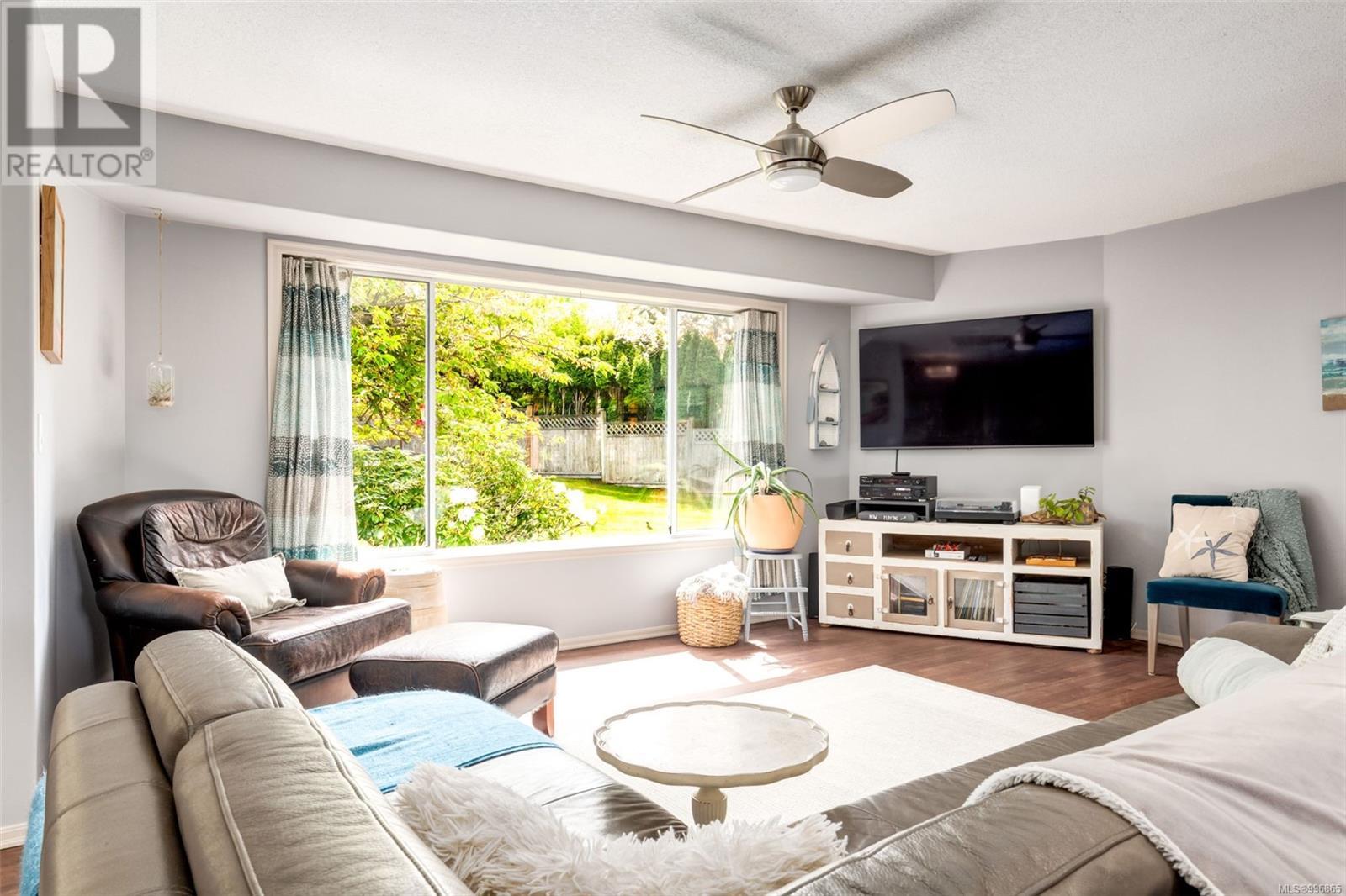 6861 Wayne Pl, Lantzville, British Columbia  V0R 2H0 - Photo 2 - 996865