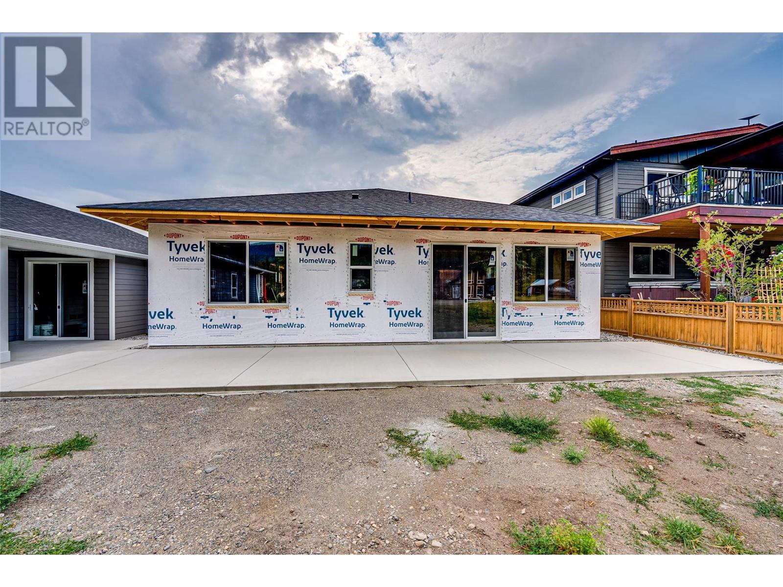 Property at 575 Meadowlark Avenue image 4