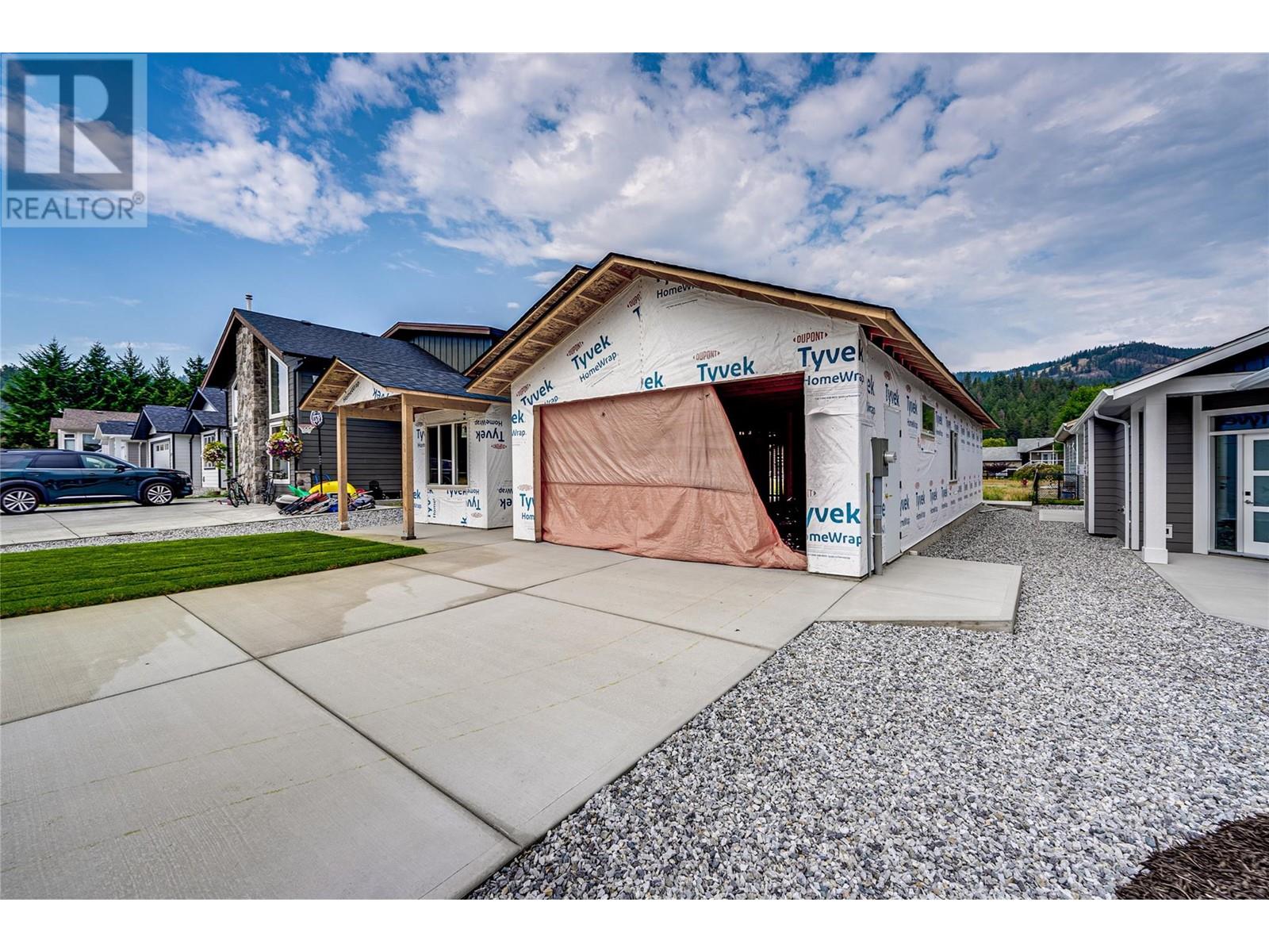 Property at 575 Meadowlark Avenue image 3