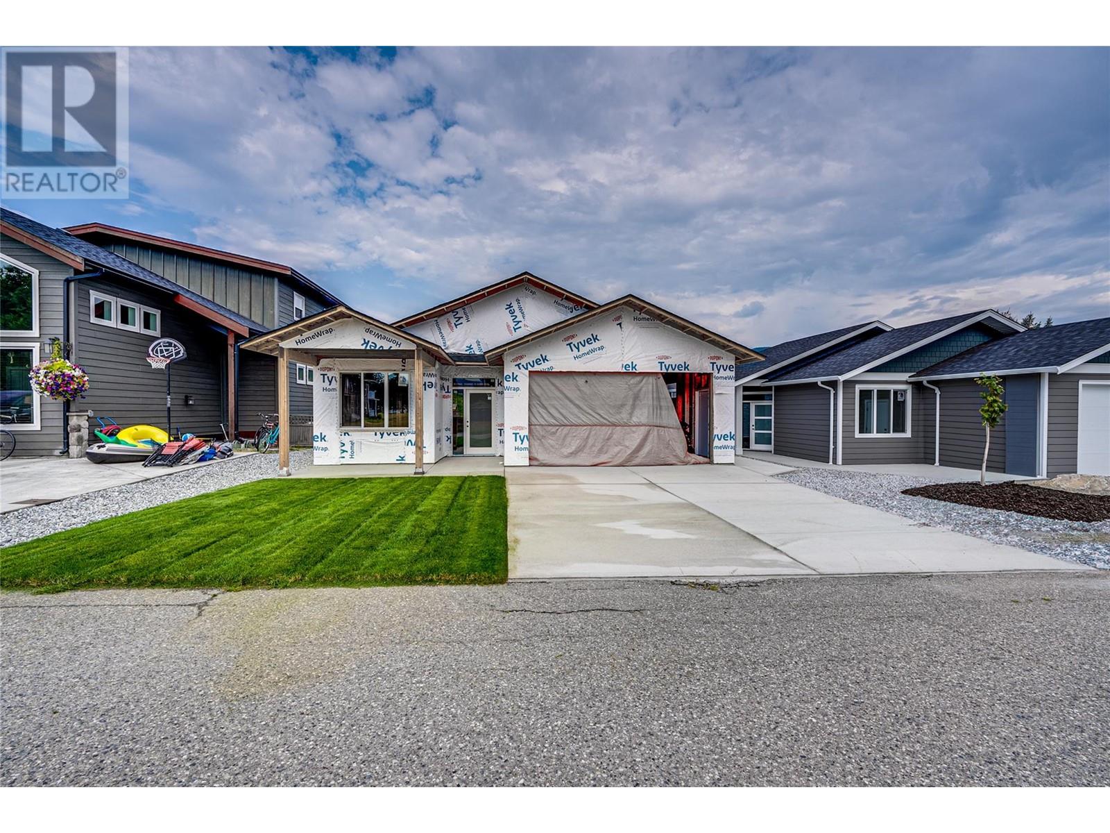 575 Meadowlark Avenue, Vernon, British Columbia  V1H 2A1 - Photo 2 - 10343482