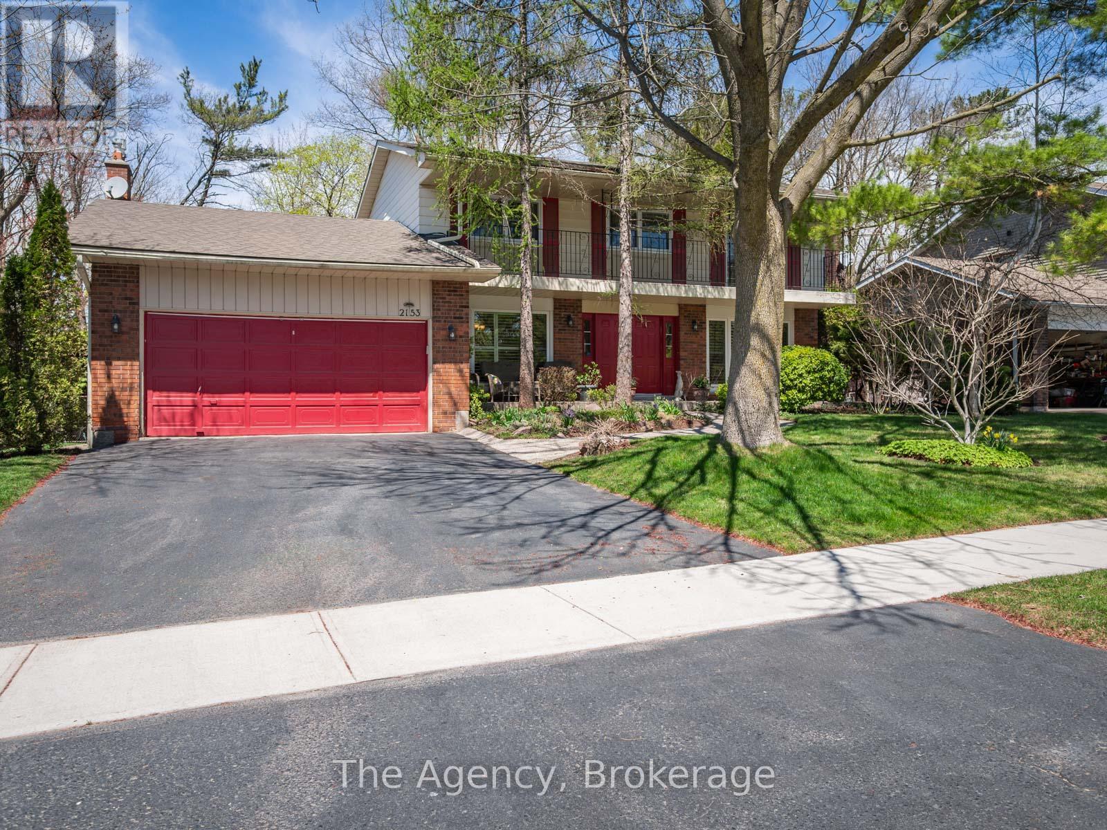 2153 Devon Road, Oakville (Fd Ford), Ontario  L6J 5M1 - Photo 2 - W12117907