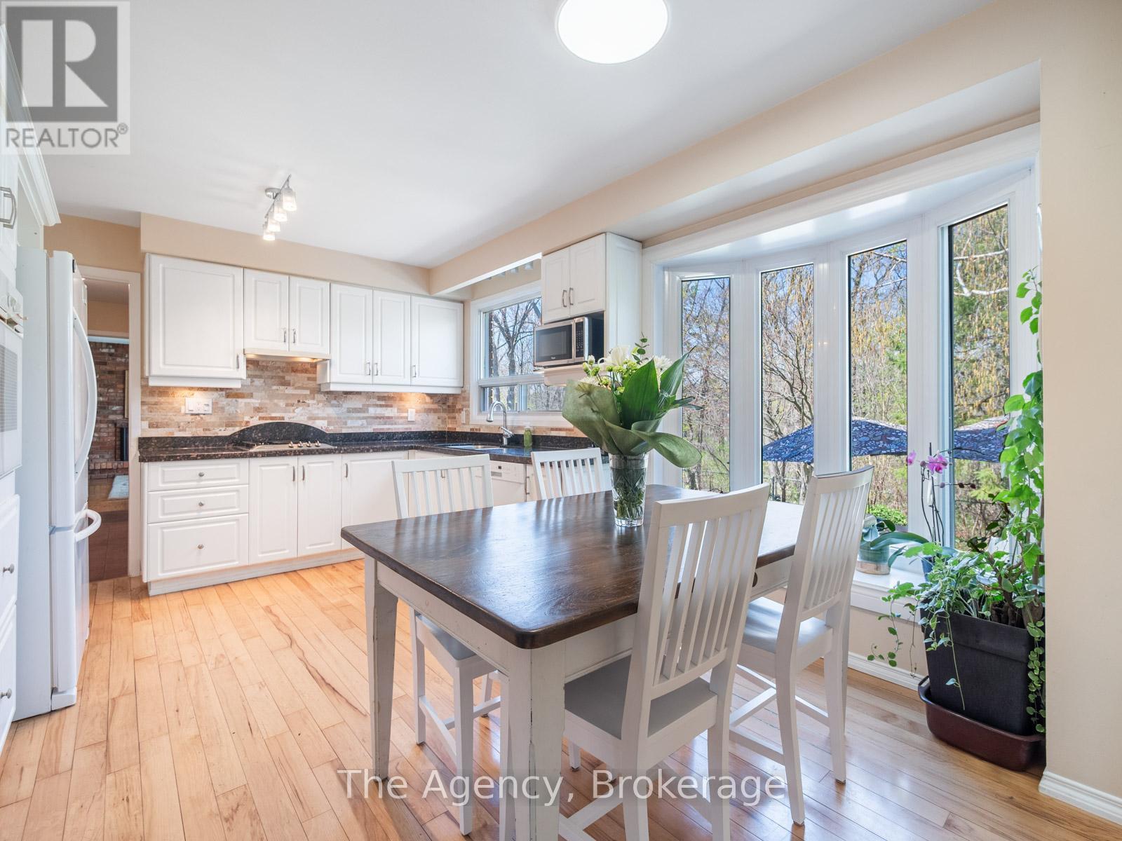2153 Devon Road, Oakville (Fd Ford), Ontario  L6J 5M1 - Photo 7 - W12117907