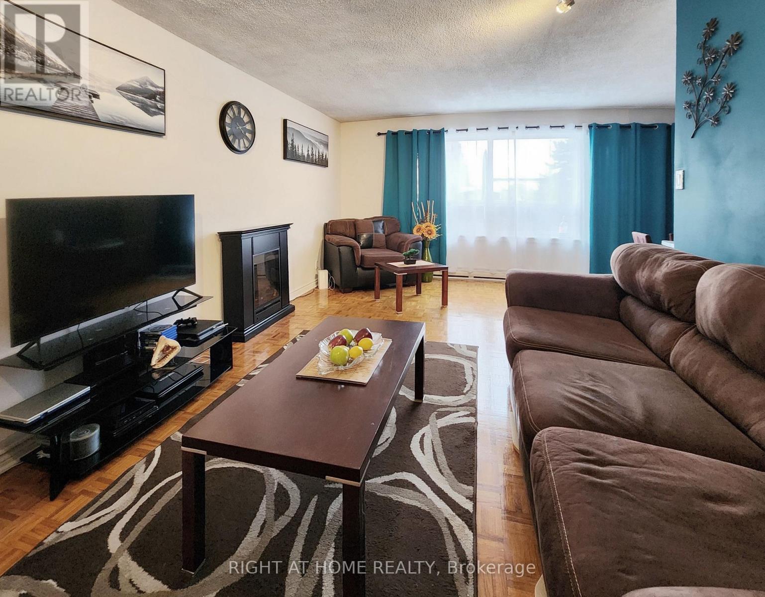Property at 210 - 5877 BATHURST STREET image 2
