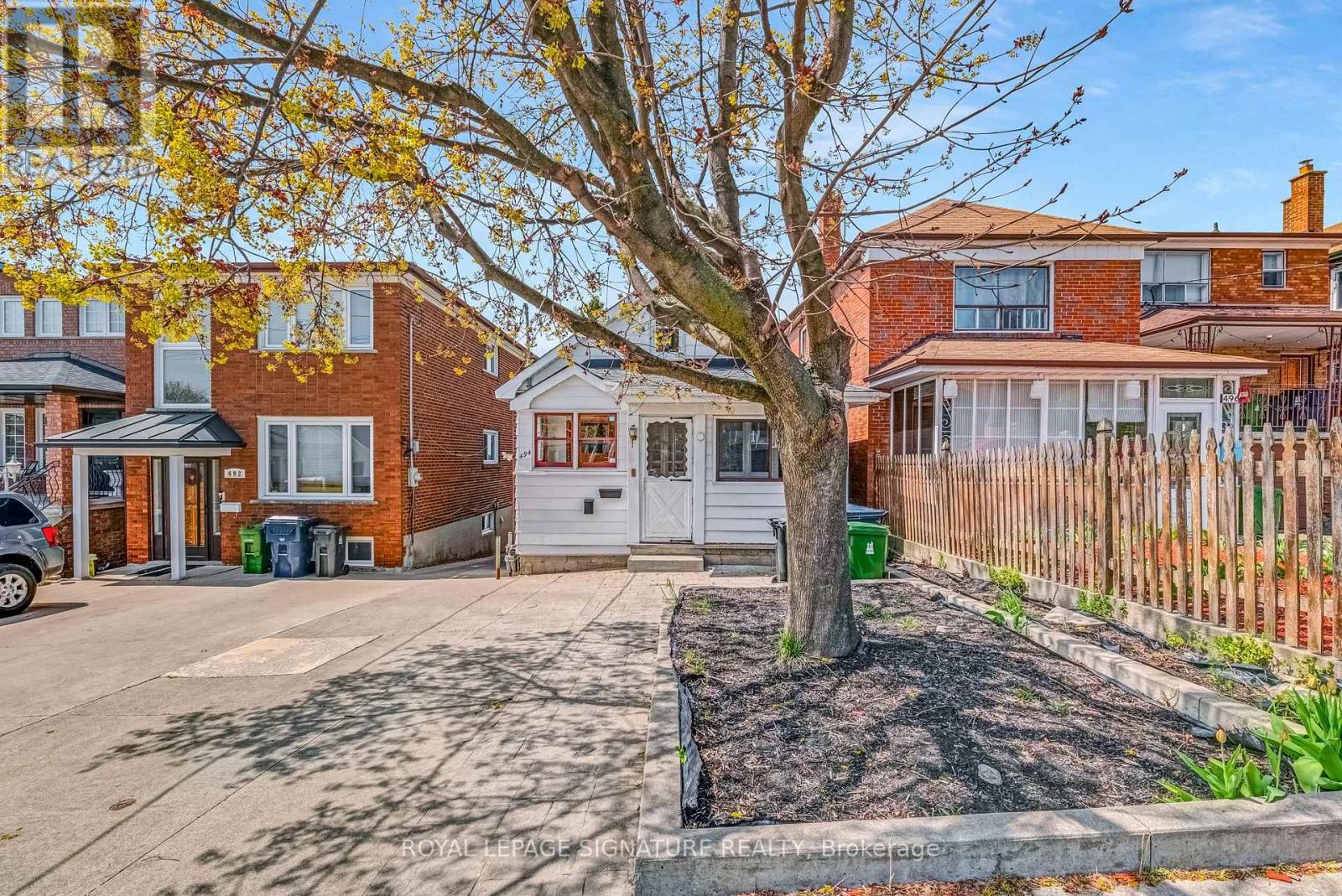 Property at 494 NORTHCLIFFE BOULEVARD image 1