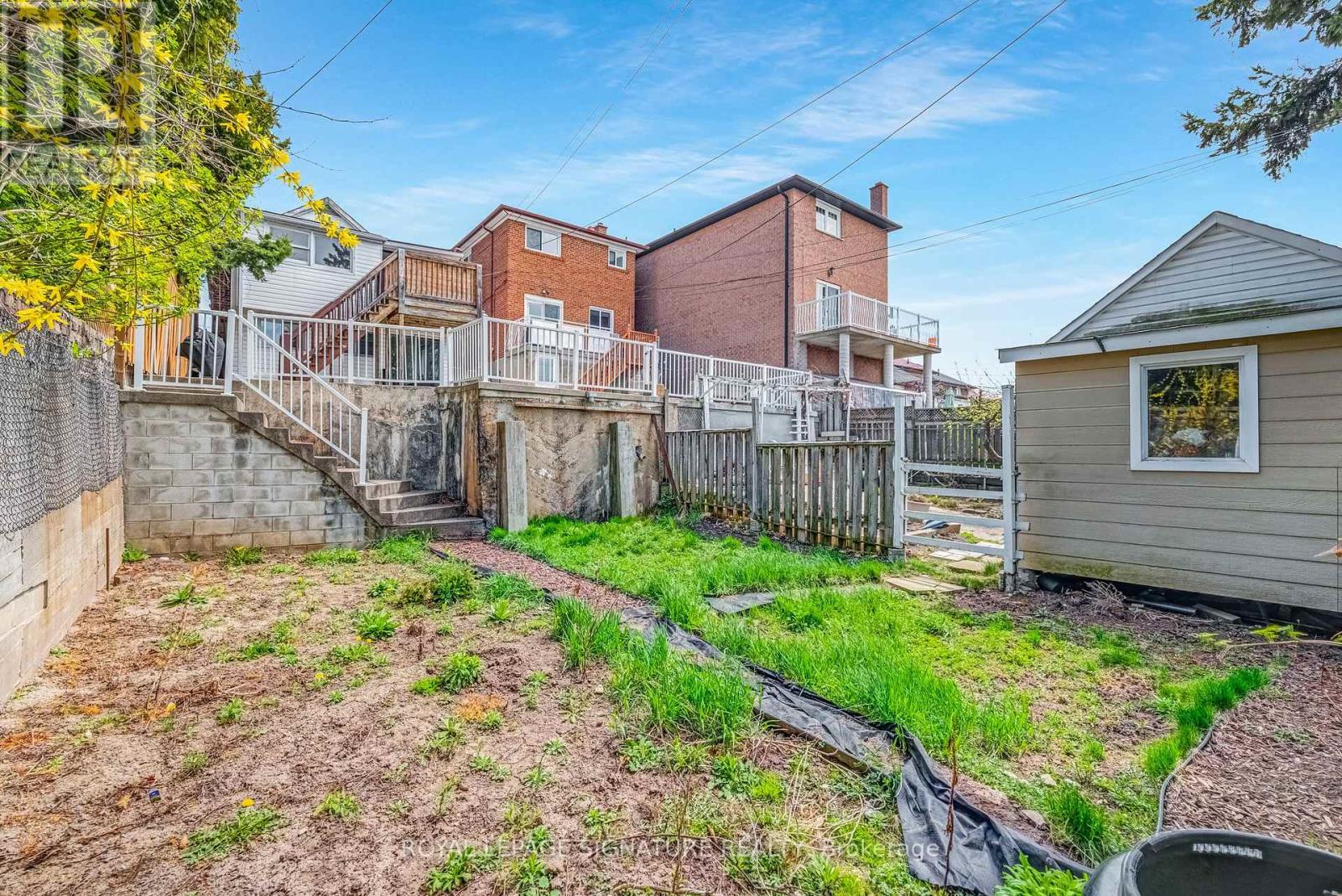 494 Northcliffe Boulevard, Toronto, Ontario  M6E 3L5 - Photo 36 - C12117565