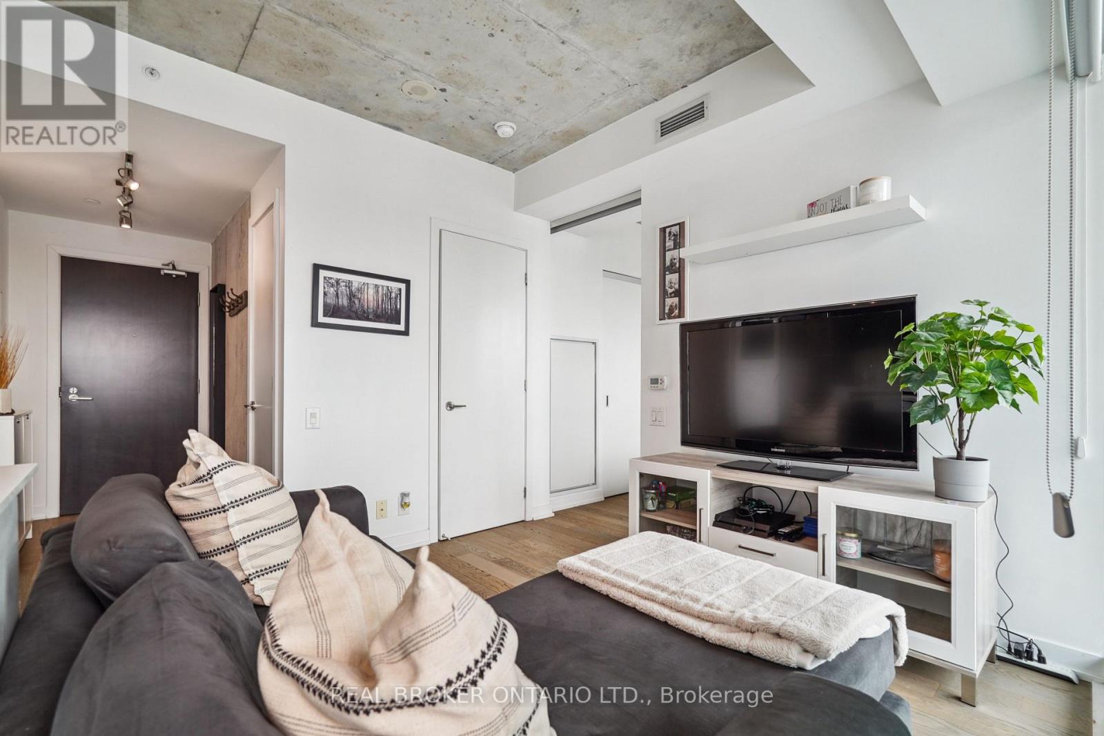 2504 - 11 Charlotte Street, Toronto, Ontario  M5V 0M6 - Photo 23 - C12117690
