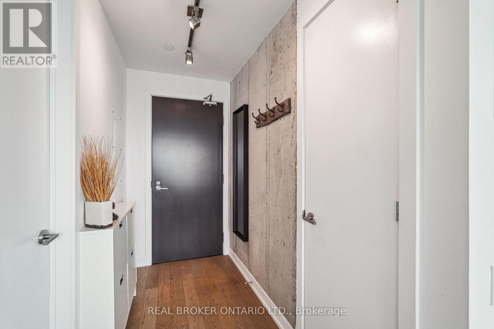 2504 - 11 Charlotte Street, Toronto, Ontario  M5V 0M6 - Photo 9 - C12117690