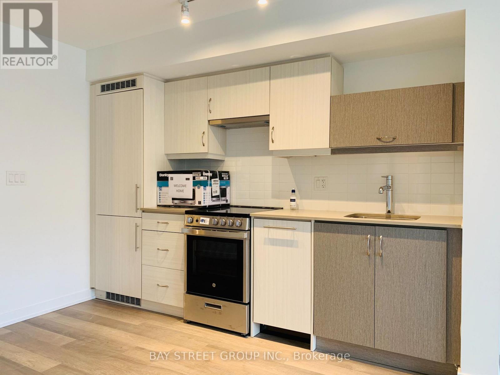 606 - 181 Huron Street, Toronto, Ontario  M5T 2B6 - Photo 3 - C12117757
