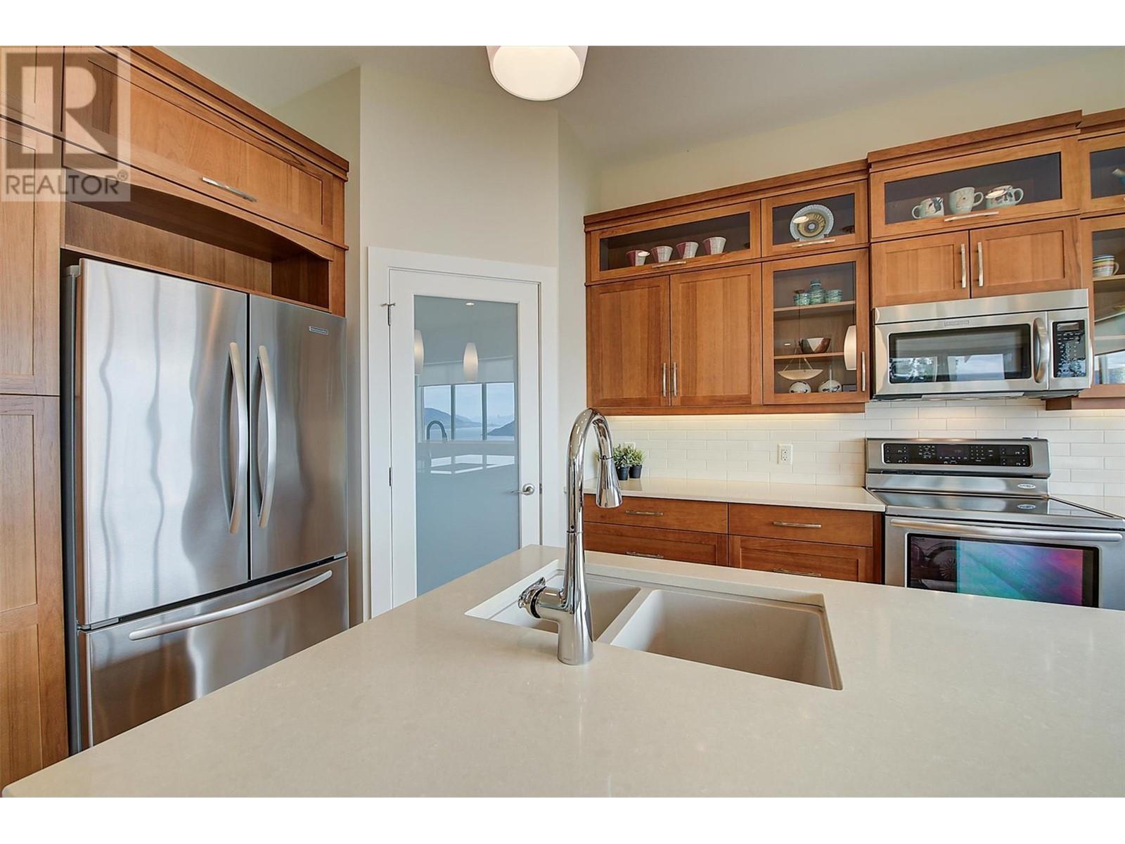 Property at 5884 MacGregor Road image 2